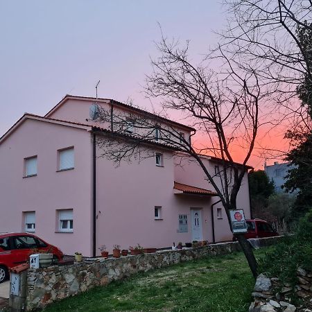 Apartment Tomas Near The Beach Pula Exterior photo